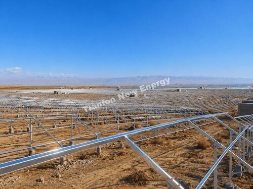 Dernières solutions de l'entreprise Système de montage solaire au sol de 100 MW à Qinghai
