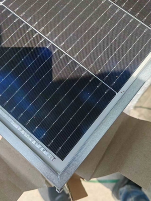 Un bon prix. Cadre en acier de panneau solaire léger personnalisé avec résistance et durabilité pour une installation facile en ligne