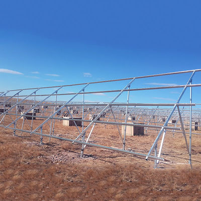 Un bon prix. Systèmes au sol de support de Polonais de panneau solaire de systèmes de support de panneau solaire de C en ligne