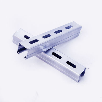 Un bon prix. Profil en acier galvanisé plongé chaud en U de 100mm en ligne