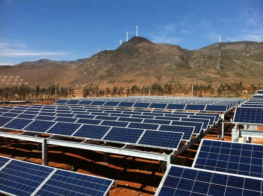 Un bon prix. Galvanisé Q345B Q235B sur la structure de montage solaire PV des systèmes de montage de panneaux solaires en ligne