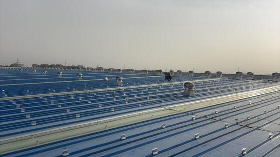 Un bon prix. Kit d'installation de toiture solaire avec orientation des modules paysage ou portrait, garantissant des solutions de montage de panneaux solaires en ligne