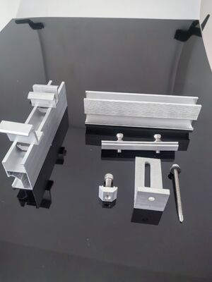 Un bon prix. Système de montage de panneaux solaires pour toiture de tuiles avec support de pied en L en ligne