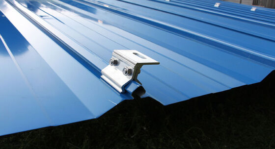 Un bon prix. Système de montage solaire de pinceau de toit métallique en ligne