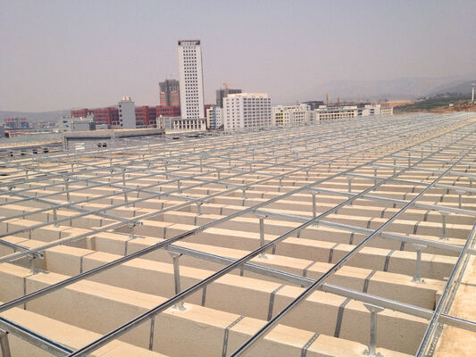 Un bon prix. Systèmes de montage solaire personnalisables pour toiture, basés sur la taille du panneau, résistance à la pression du vent jusqu'à 80 m/s, solutions galvanisées anodisées anti-corrosion en ligne