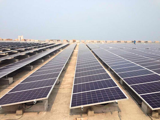 Un bon prix. Système de montage de panneaux solaires au sol, résistance au vent jusqu'à 80 m/s, structure durable pour applications commerciales et industrielles en ligne