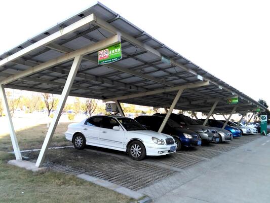 Un bon prix. Abri de voiture pour panneaux solaires PV, vitesse du vent 180 km/h, taille personnalisée, racks de stationnement pour voitures en ligne