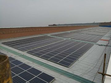 Un bon prix. Aluminium 6005-T5 de systèmes de support de toit du panneau solaire 15° avec le paysage de forte stabilité en ligne