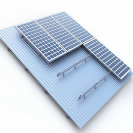 Un bon prix. À chaud incliné de panneau solaire de toit de support de systèmes de sandwich en acier Frameless à couleur galvanisé en ligne