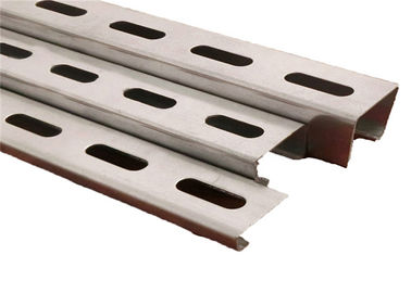 Un bon prix. Q235 a galvanisé les parenthèses en acier de défilement ligne par ligne de support de support de profil pour le système de bâti de panneau solaire en ligne