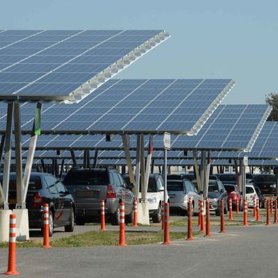 Un bon prix. Systèmes solaires de parking moulu de bâti avec la couleur naturelle 10 angle d'inclinaison 15 20 30 en ligne