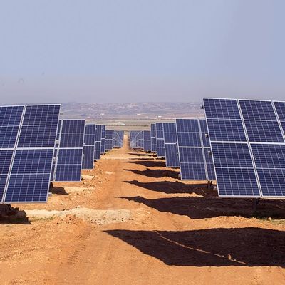 Un bon prix. Le système photovoltaïque naturel l'immersion que chaude a galvanisé le panneau solaire de l'épaisseur 0.5mm -15mm a rectifié des supports en ligne