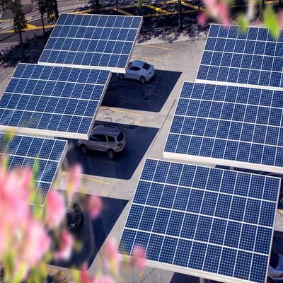 Un bon prix. Vue en acier galvanisée sur les structures solaires extérieures de parking de grille en ligne