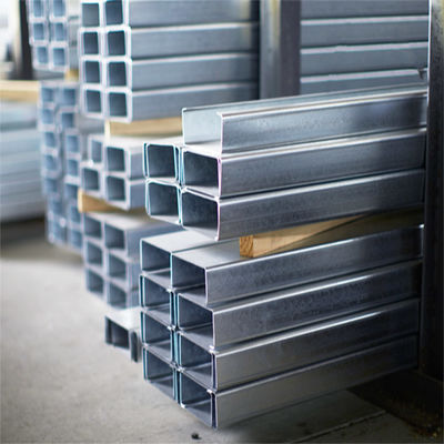 Un bon prix. Sur la grille le profil en acier galvanisé a adapté la résistance aux besoins du client séismique de vent de couleur pour des structures de support de panneau solaire en ligne