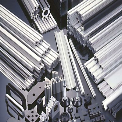 Un bon prix. argent expulsé par rail encoché en aluminium de structure de support du toit 10-12um anodisant les supports 6005-T5 solaires en ligne
