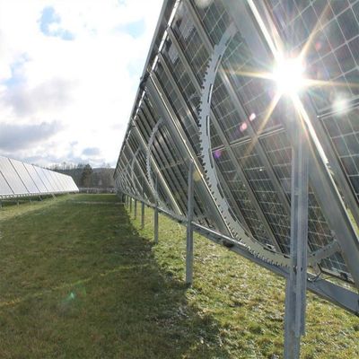 Un bon prix. Système de montage réglable de sécurité encadrée ou Frameless de panneau pour l'installation au sol de soutien de panneau de picovolte en ligne