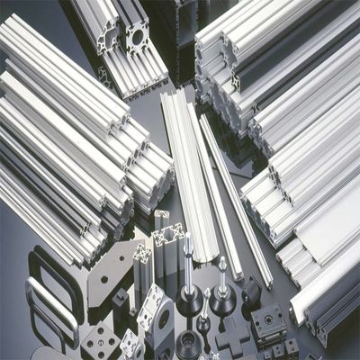 Un bon prix. rail de 60m/s Max Wind Load Aluminium Profile pour le système de support de panneau solaire en ligne