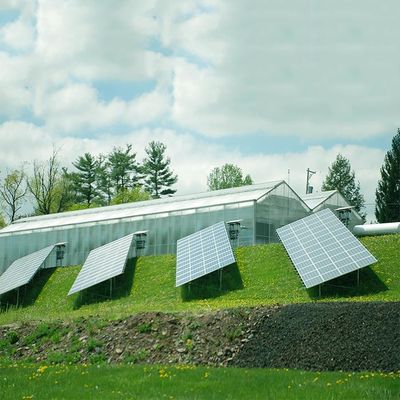 Un bon prix. Le métal encadre le système d'alimentation solaire de paysage ou de portrait pour la serre chaude en ligne