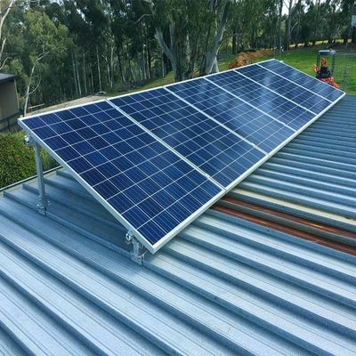 Un bon prix. ISO9001 a galvanisé le toit du panneau solaire SS304 montant des systèmes en ligne