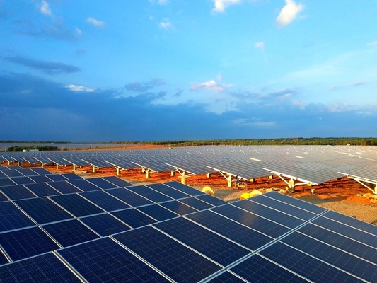Un bon prix. Le anodisé galvanisé de panneau solaire de Q235B Q345B support la parenthèse solaire de système de support de picovolte en ligne